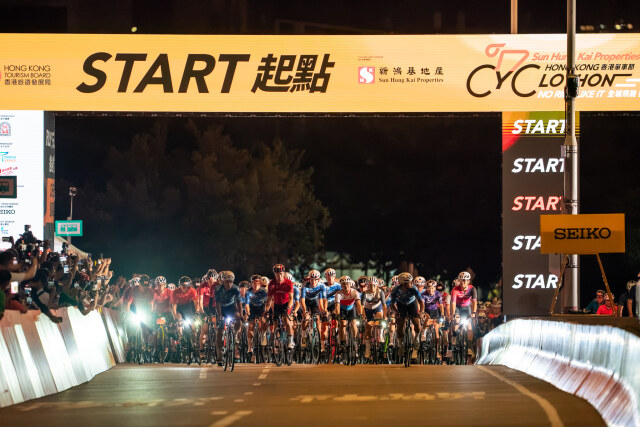 相簿封面:56 km Ride Participants (Start Area at Museum Drive)